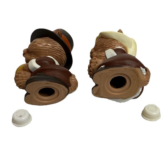 Vintage 80s Hallmark Thanksgiving Pilgrim Chipmunk Salt and Pepper Shaker Set - Picture 12 of 14